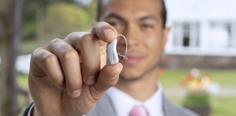 Audífonos recargables para personas sordas